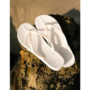 Malvados Playa-Shell Flip Flops, NWT,